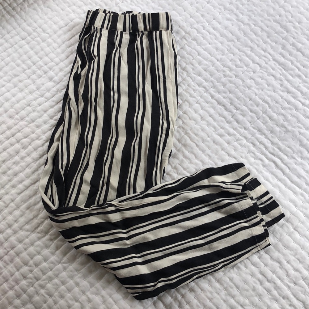 Cropped Black & White Loose-fitting Pants ⭐️
